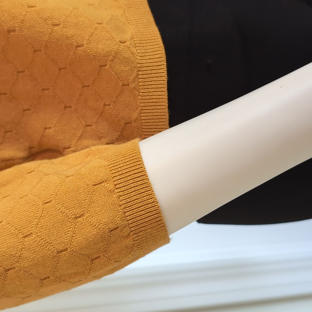 Bright and Beautiful EUC Honeybee Cropped Golden Lightweight Sweater 3/4 Sleeve - Picture 5 of 11